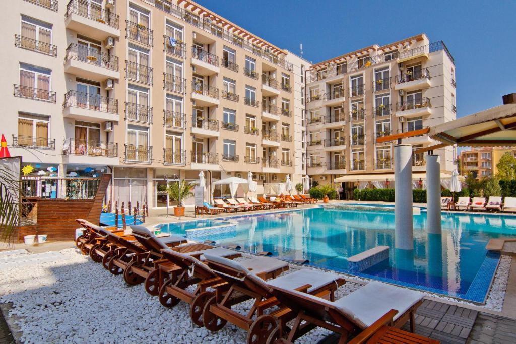 Menada Dawn Park Apartment ซันนีบีช ภายนอก รูปภาพ