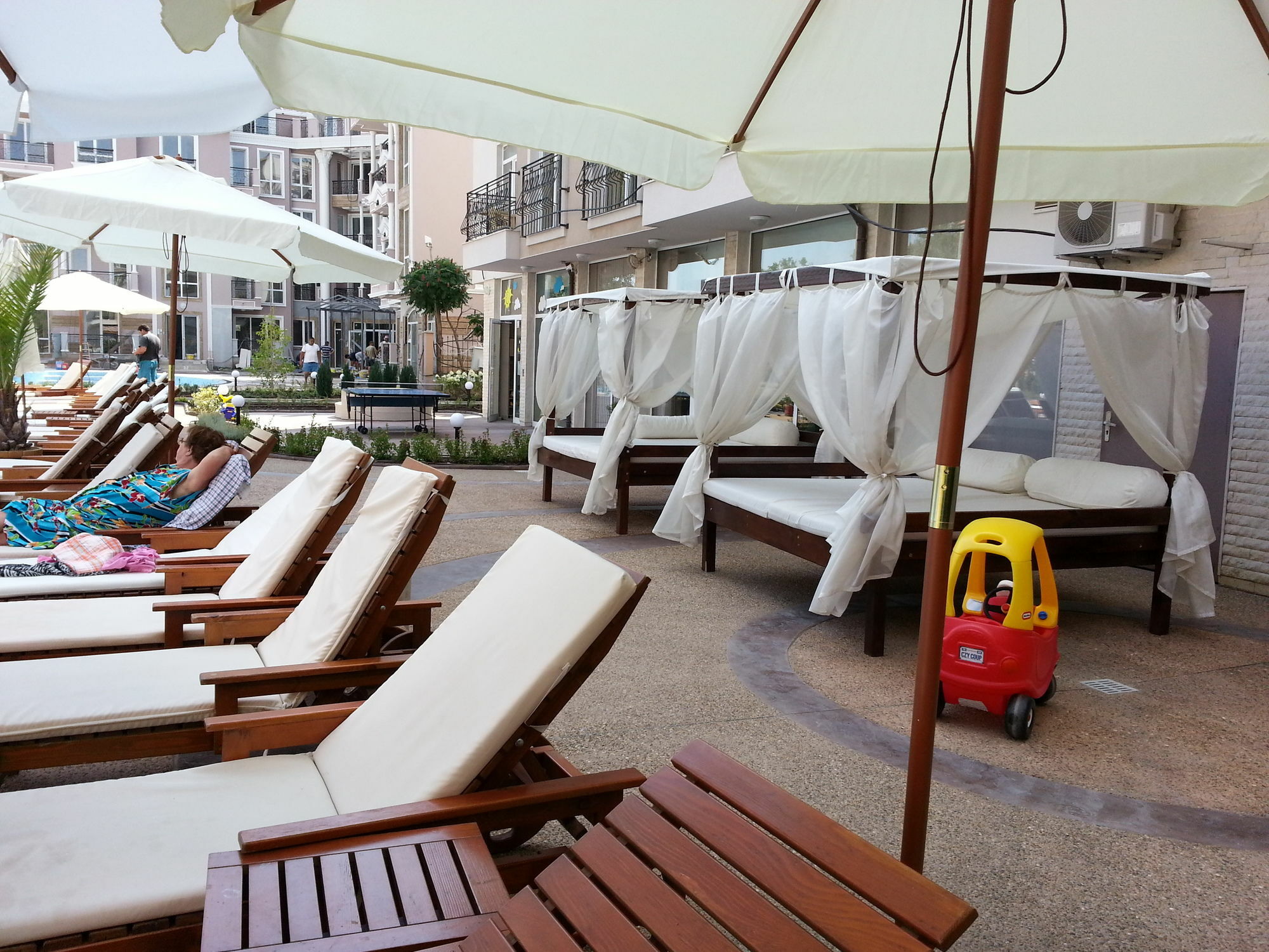 Menada Dawn Park Apartment ซันนีบีช ภายนอก รูปภาพ